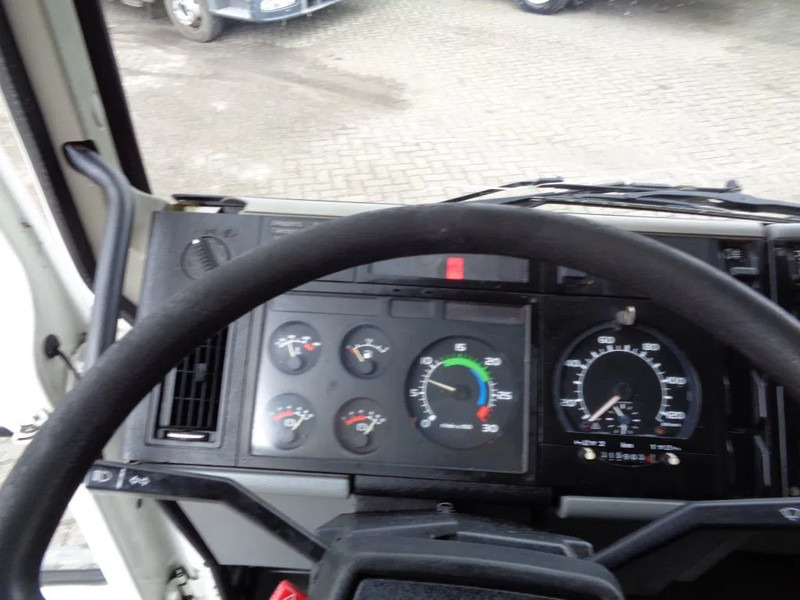 Volvo FLC + Manual + Horse transport - Horse truck: picture 5 Volvo FLC + Manual + Horse transport - Horse truck: picture 5