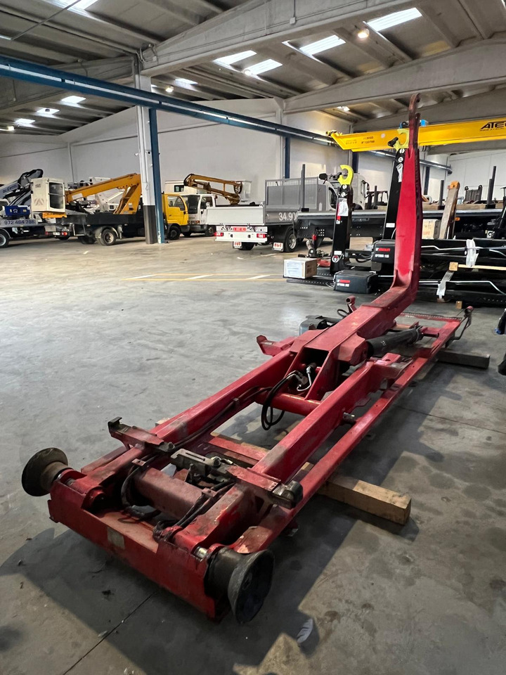 Multilift XR10S - Hook lift/ Skip loader system: picture 3 Multilift XR10S - Hook lift/ Skip loader system: picture 3