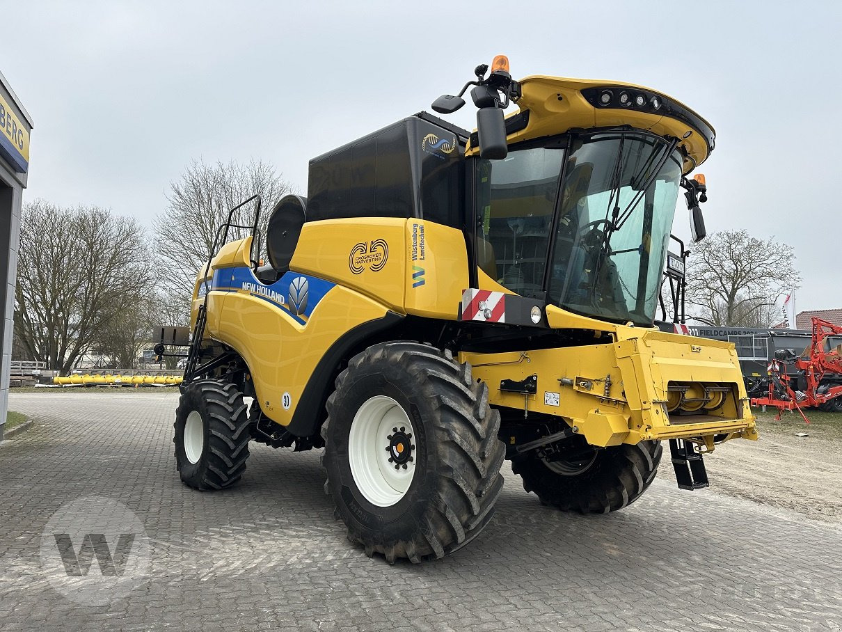New Holland CH 7.70 - Combine harvester: picture 4 New Holland CH 7.70 - Combine harvester: picture 4