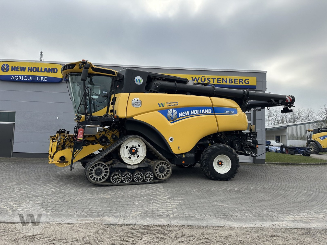 New Holland CR 10.90 - Combine harvester: picture 1 New Holland CR 10.90 - Combine harvester: picture 1