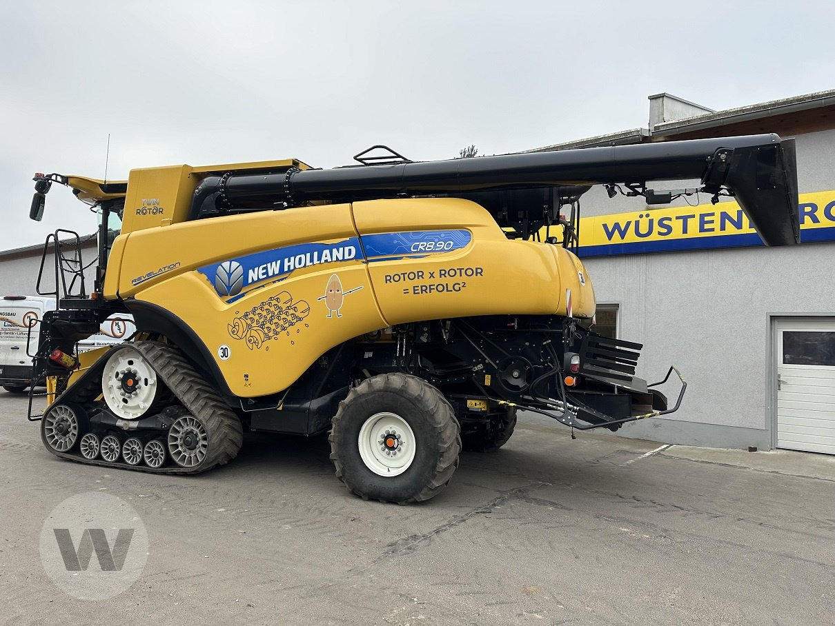 New Holland CR 8.90 - Combine harvester: picture 5 New Holland CR 8.90 - Combine harvester: picture 5