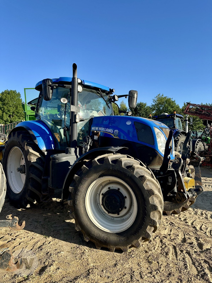 New Holland T 7.210 - Farm tractor: picture 4 New Holland T 7.210 - Farm tractor: picture 4