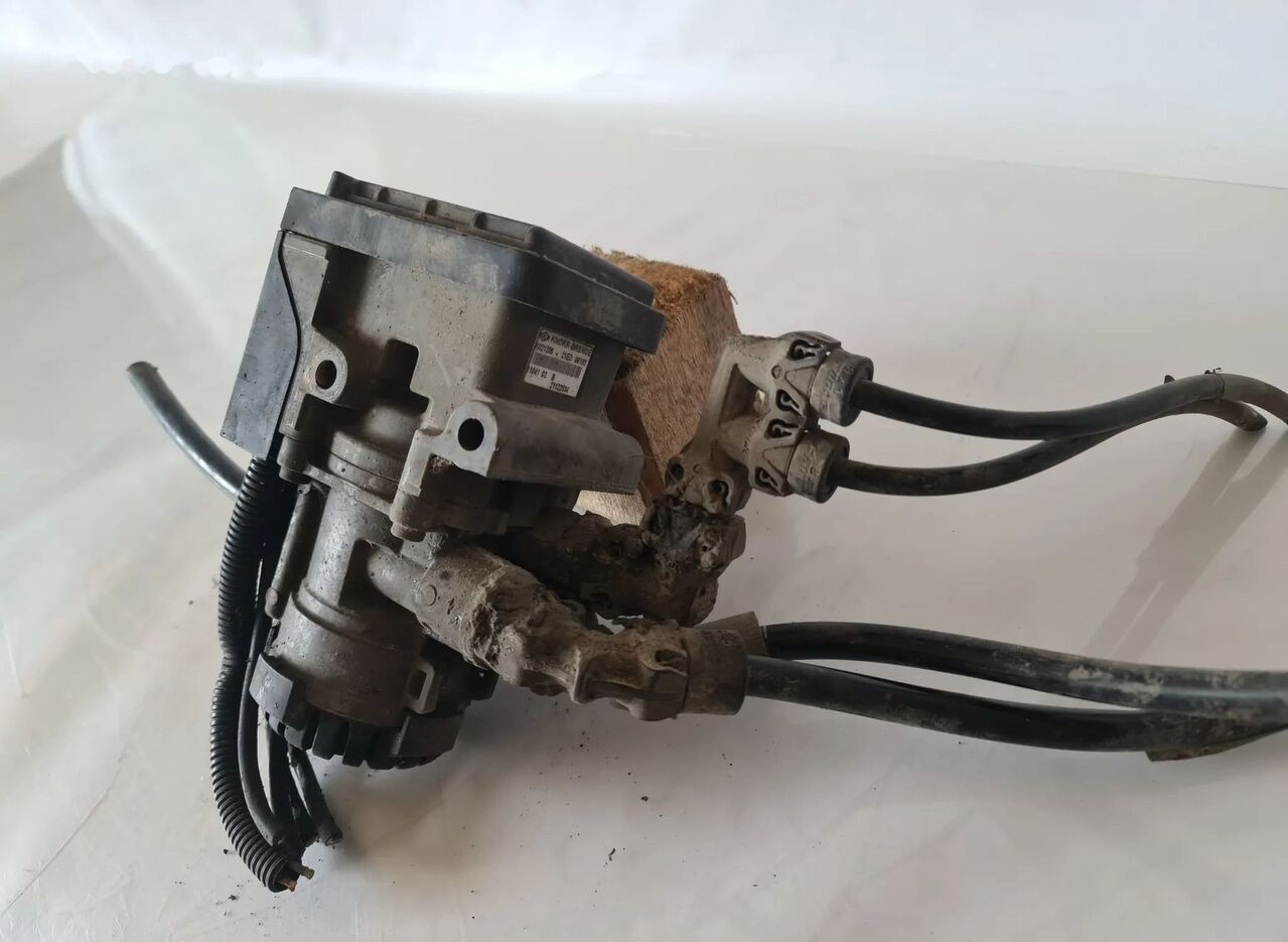 Knorr-Bremse Modulator zawór hamulca EBS przód przedni VOLVO FH FM RENAULT PR K021203 21122034 Volvo VOLVO FH FM RENAULT PREMIUM DXI MAGNUM DXI truck - Brake valve for Truck: picture 2 Knorr-Bremse Modulator zawór hamulca EBS przód przedni VOLVO FH FM RENAULT PR K021203 21122034 Volvo VOLVO FH FM RENAULT PREMIUM DXI MAGNUM DXI truck - Brake valve for Truck: picture 2