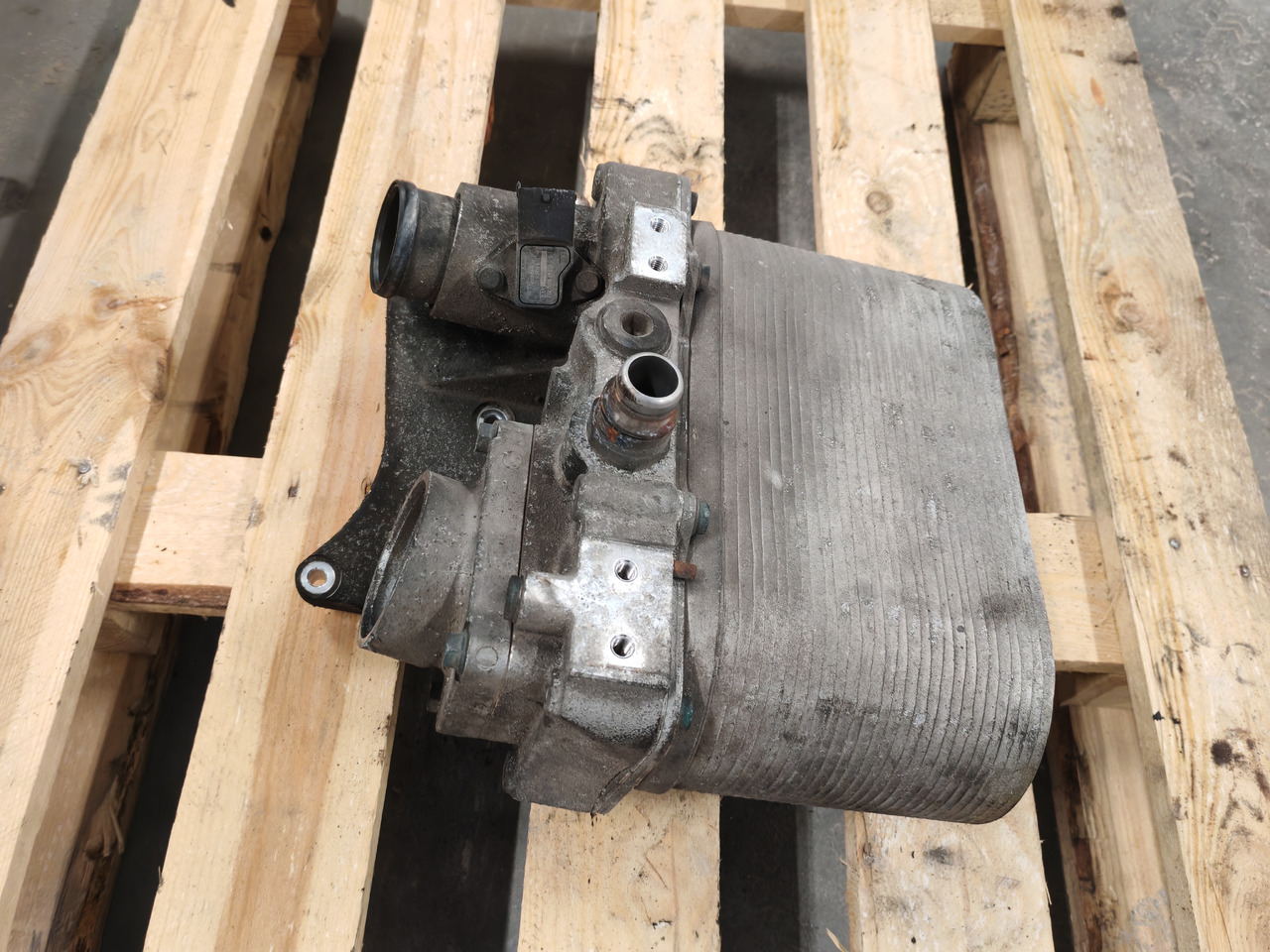 MAN TGS TGX EURO 6 / D2676 / OIL COOLER / 51095403060 - Engine and parts: picture 4 MAN TGS TGX EURO 6 / D2676 / OIL COOLER / 51095403060 - Engine and parts: picture 4