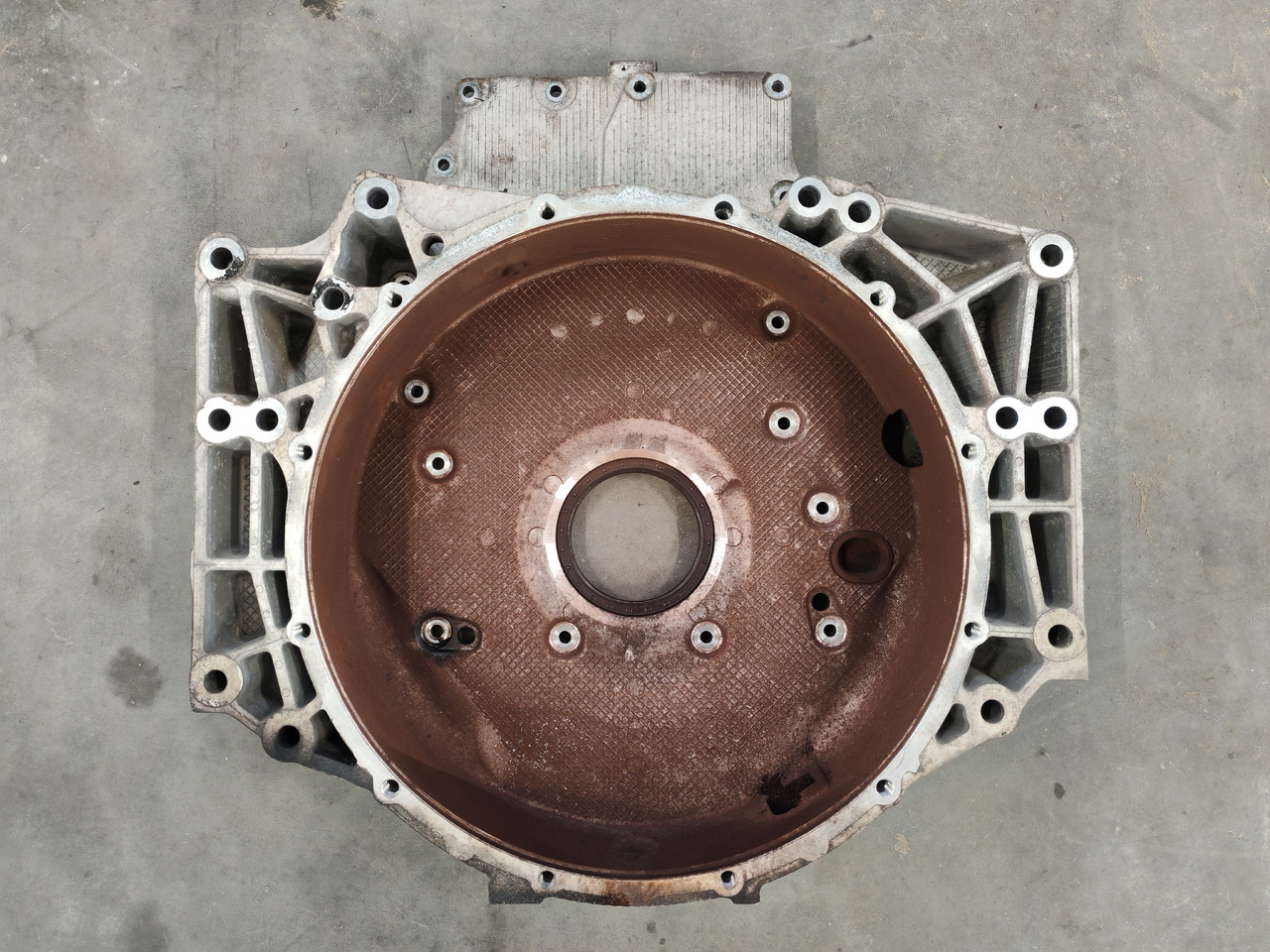 MAN TGS TGX EURO6 / D2676LF / FLYWHEEL HOUSING / 51014013297 - Flywheel: picture 2 MAN TGS TGX EURO6 / D2676LF / FLYWHEEL HOUSING / 51014013297 - Flywheel: picture 2