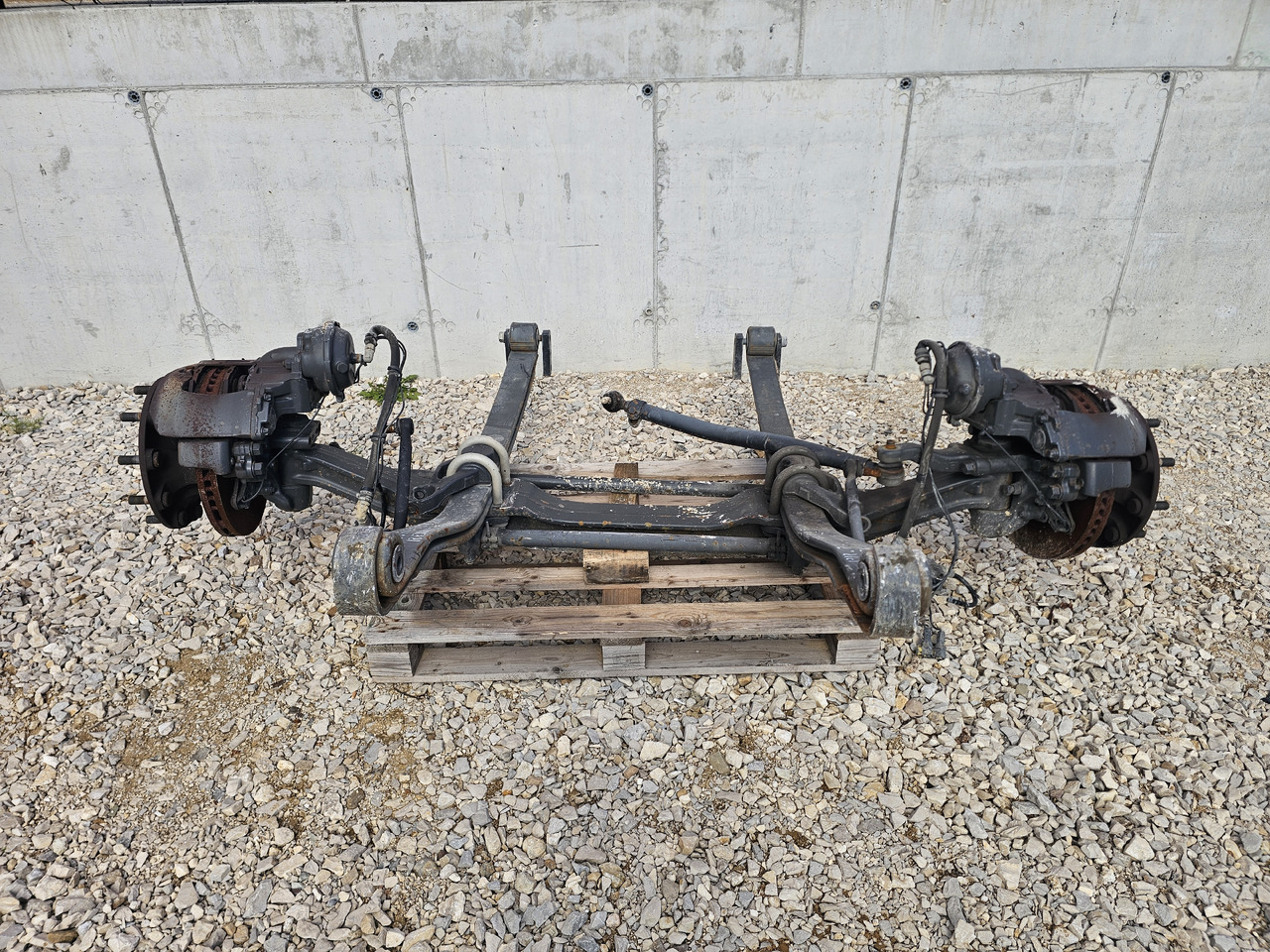RENAULT RANGE T EURO 6 / COMPLETE FRONT AXLE - Front axle: picture 2 RENAULT RANGE T EURO 6 / COMPLETE FRONT AXLE - Front axle: picture 2