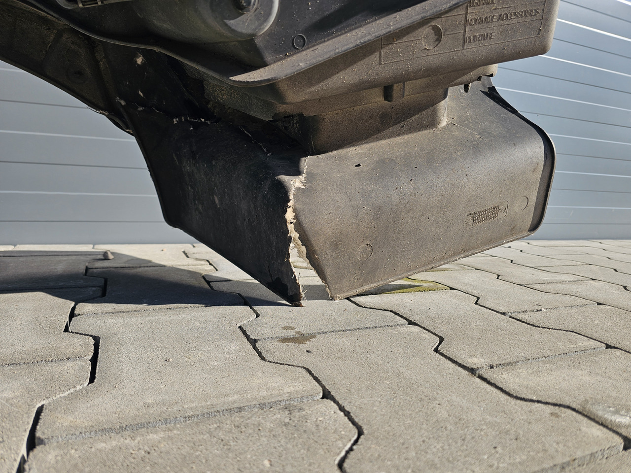 RENAULT RANGE T / HIGH CAB / LEFT FOOTSTEP / 82244459 - Footstep: picture 5 RENAULT RANGE T / HIGH CAB / LEFT FOOTSTEP / 82244459 - Footstep: picture 5