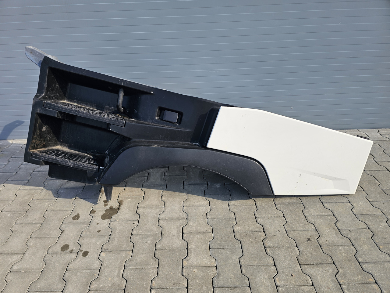 RENAULT RANGE T / HIGH CAB / LEFT FOOTSTEP / 82244459 - Footstep: picture 2 RENAULT RANGE T / HIGH CAB / LEFT FOOTSTEP / 82244459 - Footstep: picture 2