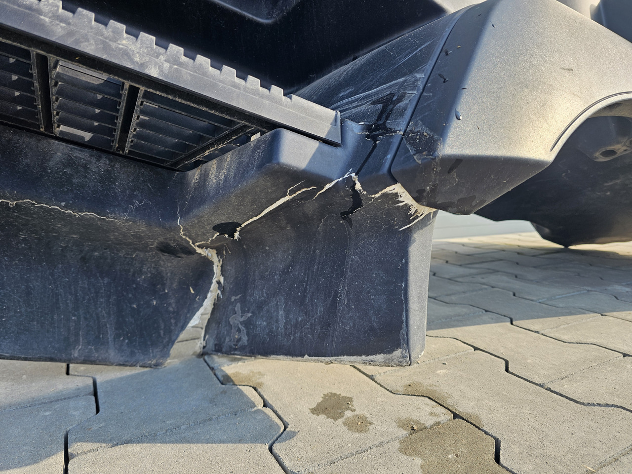 RENAULT RANGE T / HIGH CAB / LEFT FOOTSTEP / 82244459 - Footstep: picture 3 RENAULT RANGE T / HIGH CAB / LEFT FOOTSTEP / 82244459 - Footstep: picture 3