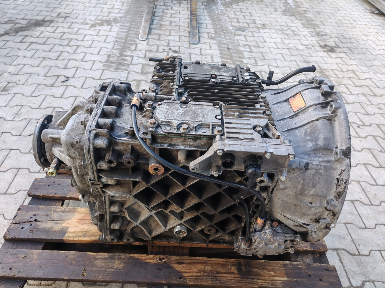 RENAULT VOLVO / AT2412D I-SHIFT COMPLETE GEARBOX / 3190584 - Gearbox: picture 5 RENAULT VOLVO / AT2412D I-SHIFT COMPLETE GEARBOX / 3190584 - Gearbox: picture 5