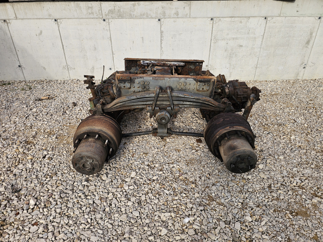 SCANIA COMPLETE REAR AXLES SET / RBP735 / RATIO= 3,93 / 6x4 6x6 8x4 8x6 - Rear axle: picture 3 SCANIA COMPLETE REAR AXLES SET / RBP735 / RATIO= 3,93 / 6x4 6x6 8x4 8x6 - Rear axle: picture 3