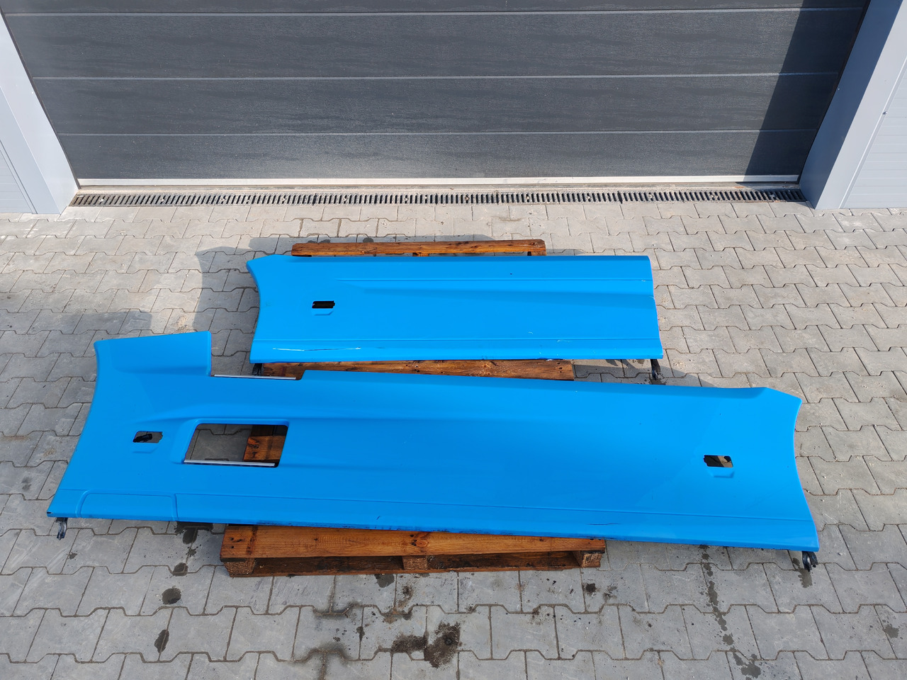 RENAULT RANGE T EURO 6 / SIDE SPOILERS SET - Spare parts: picture 2 RENAULT RANGE T EURO 6 / SIDE SPOILERS SET - Spare parts: picture 2