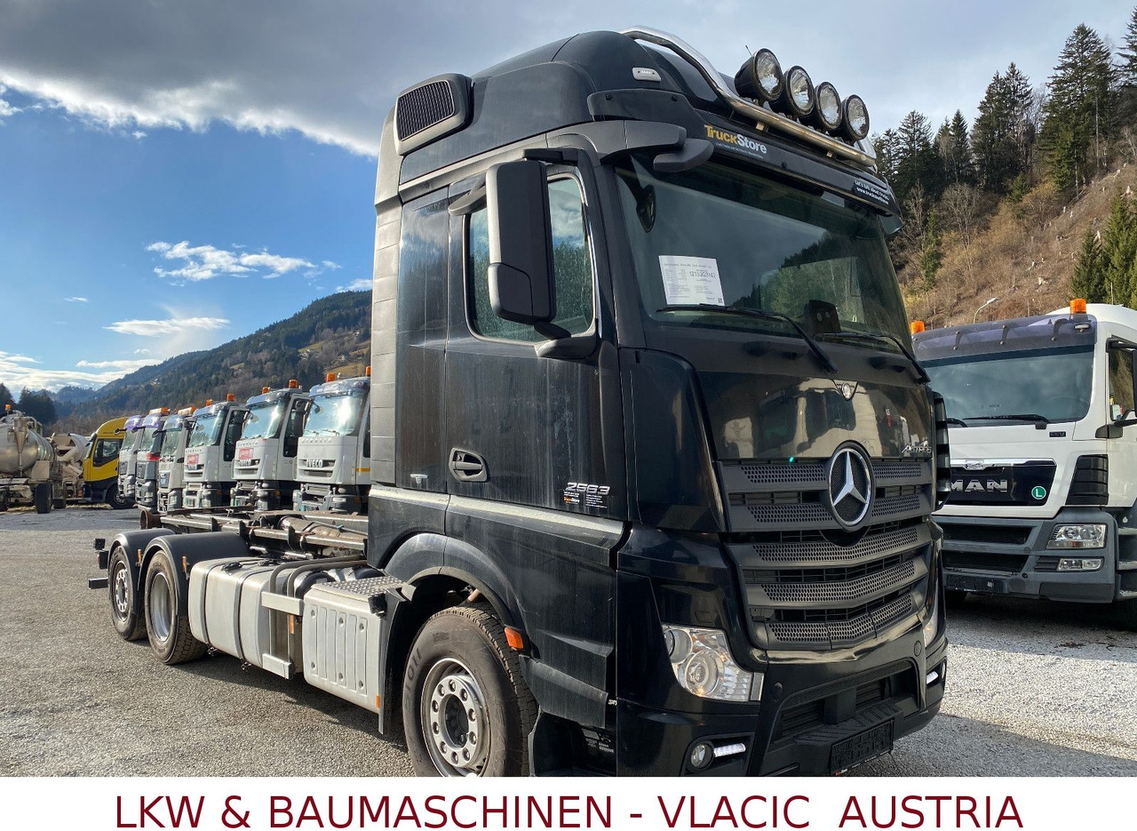 Hook lift truck Mercedes-Benz 2563: picture 9