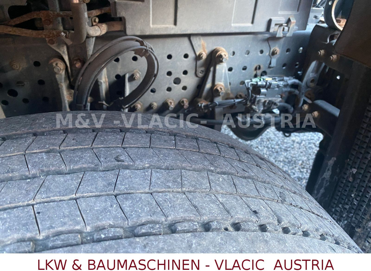 Container transporter/ Swap body truck Mercedes-Benz Actros 2545: picture 9