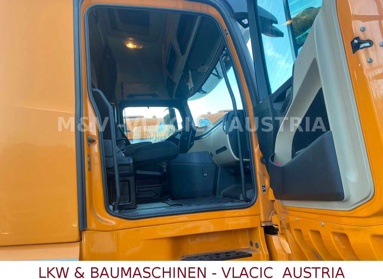Container transporter/ Swap body truck Mercedes-Benz Actros 2545: picture 13