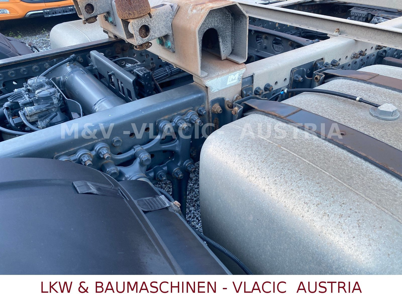 Container transporter/ Swap body truck Mercedes-Benz Actros 2545: picture 19