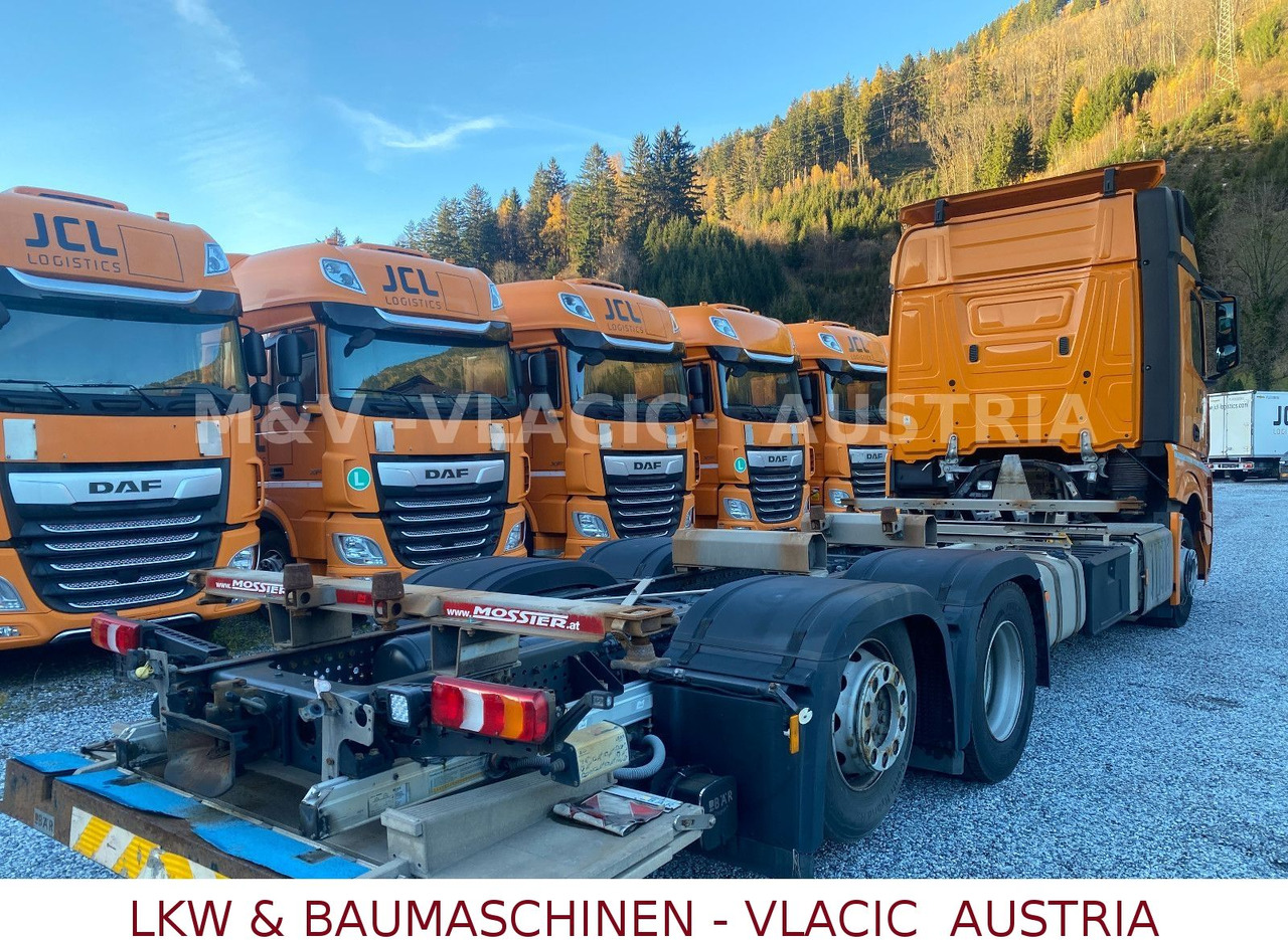 Container transporter/ Swap body truck Mercedes-Benz Actros 2545: picture 22