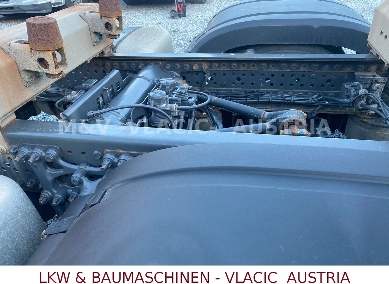 Container transporter/ Swap body truck Mercedes-Benz Actros 2545: picture 26