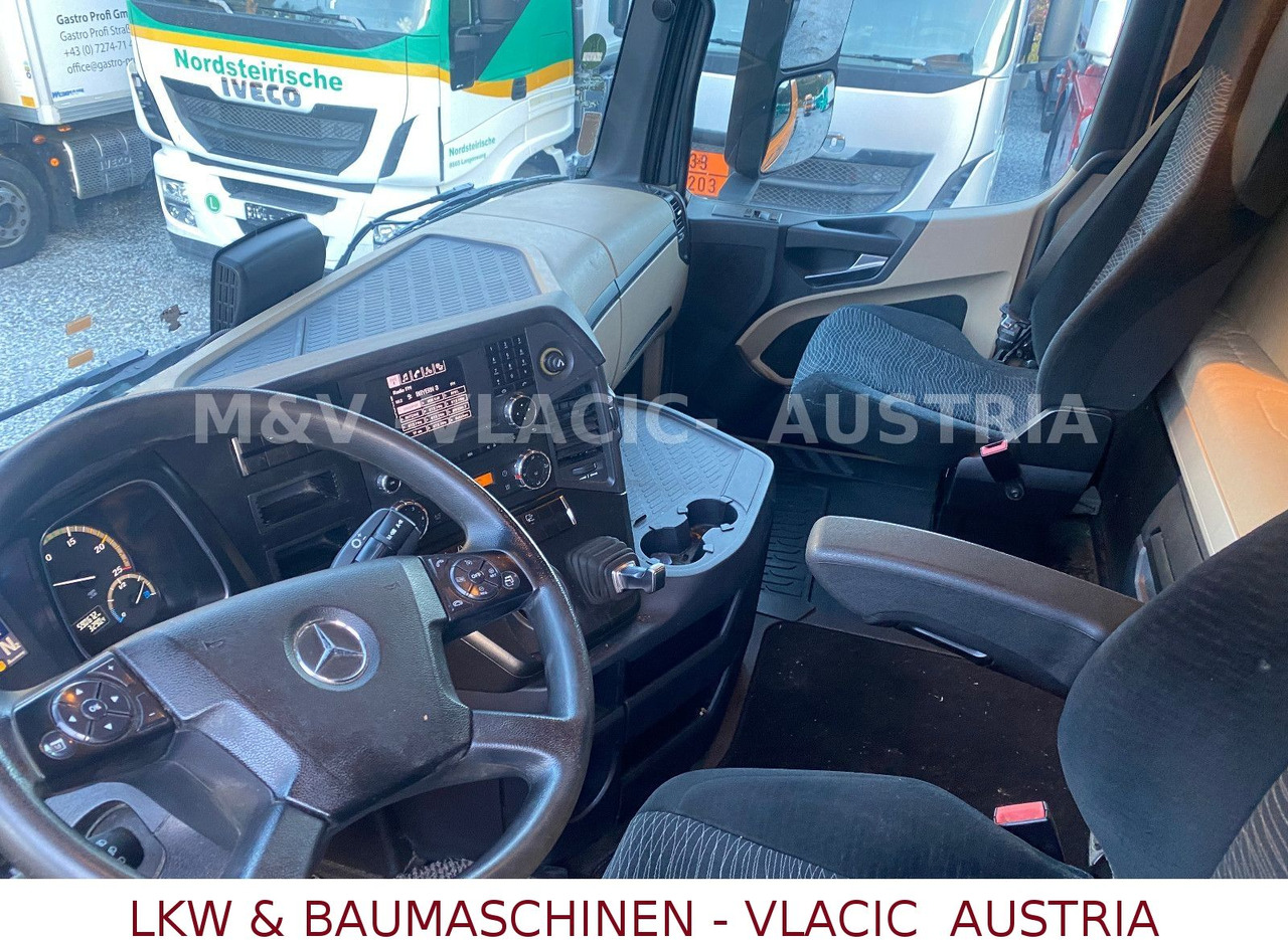 Container transporter/ Swap body truck Mercedes-Benz Actros 2545: picture 6