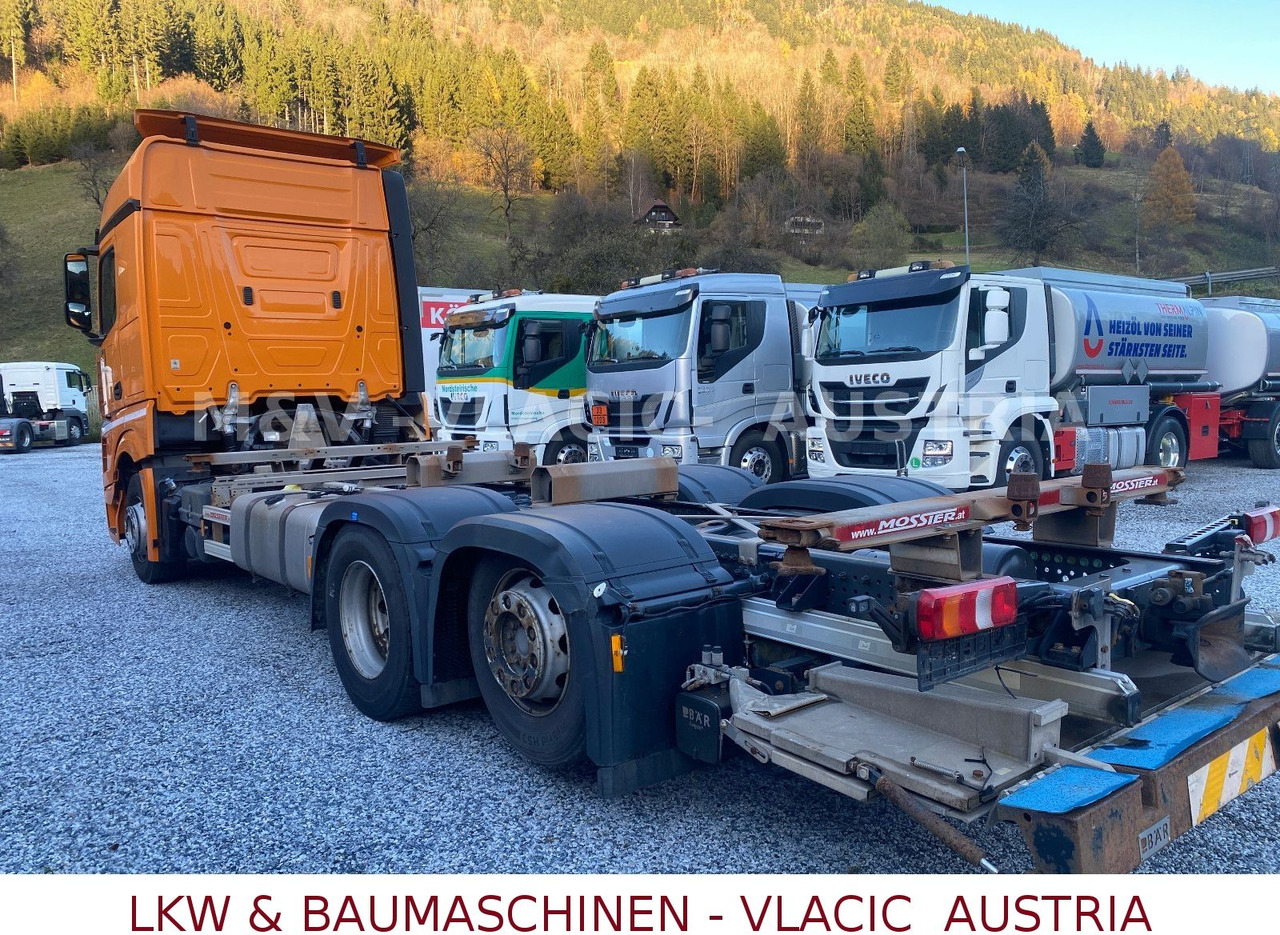 Container transporter/ Swap body truck Mercedes-Benz Actros 2545: picture 23