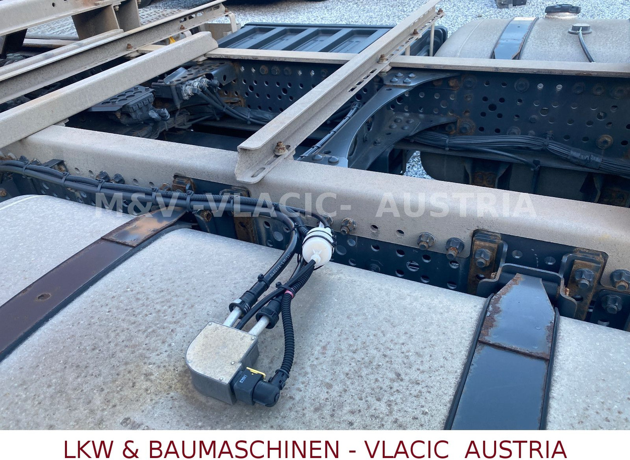 Container transporter/ Swap body truck Mercedes-Benz Actros 2545: picture 27