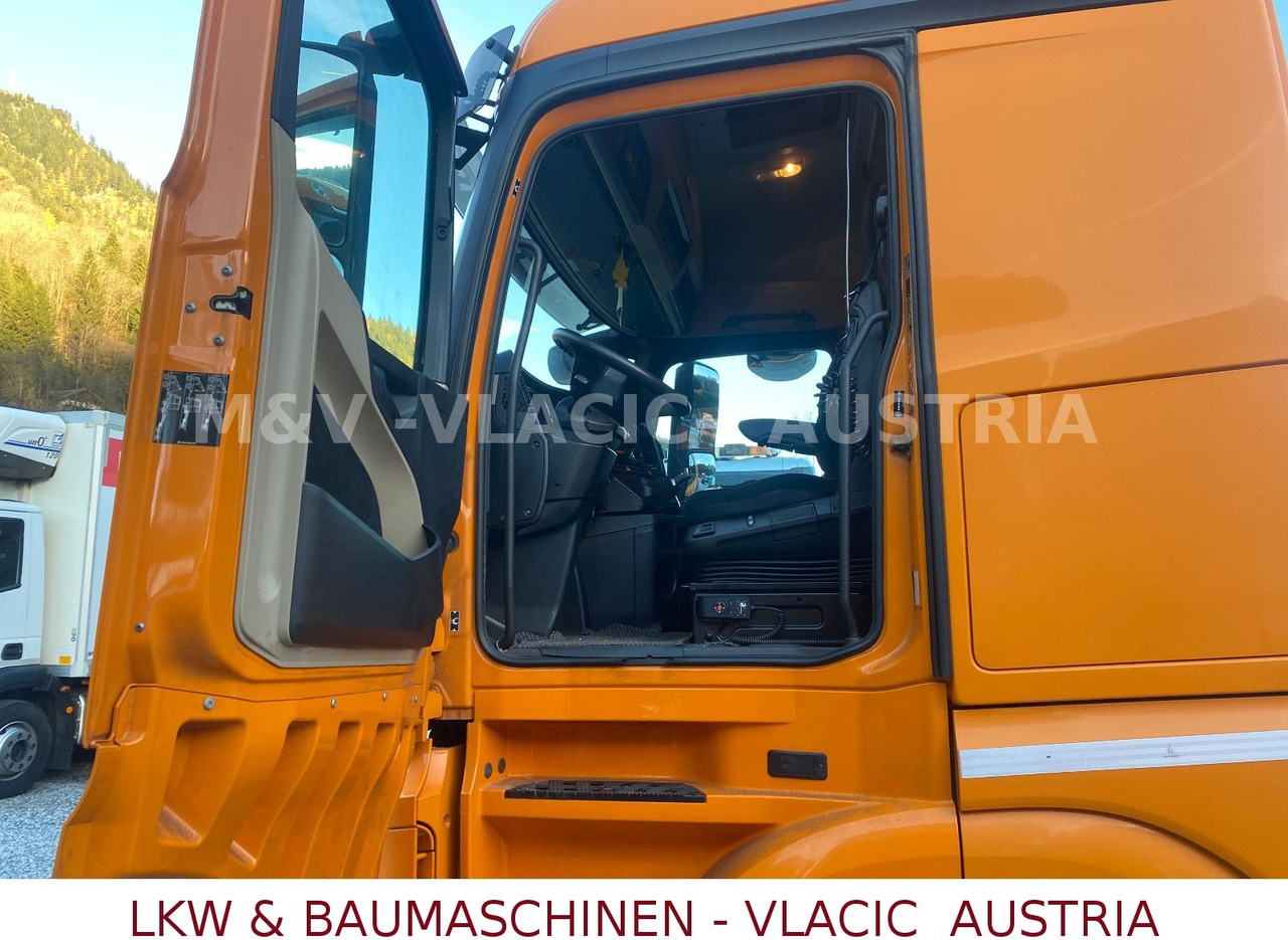 Container transporter/ Swap body truck Mercedes-Benz Actros 2545: picture 8