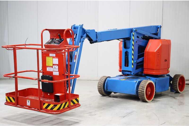 Genie Z34/22N - Articulated boom: picture 4 Genie Z34/22N - Articulated boom: picture 4