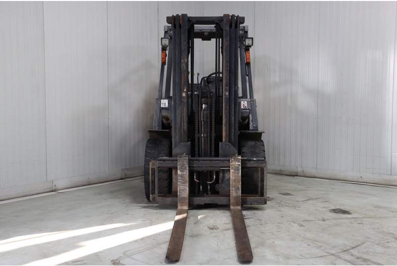 TCM FD40T2 - Diesel forklift: picture 3 TCM FD40T2 - Diesel forklift: picture 3