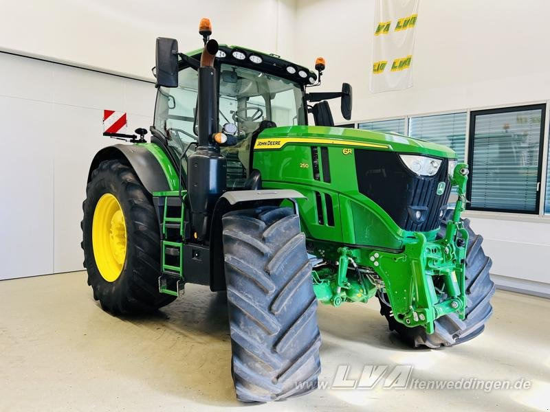 John Deere 6R 250 - Farm tractor: picture 2 John Deere 6R 250 - Farm tractor: picture 2