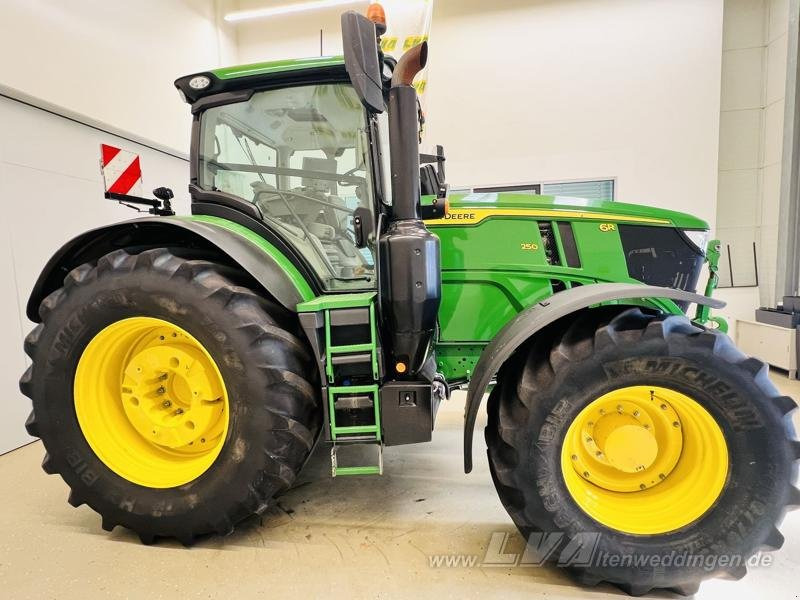 John Deere 6R 250 - Farm tractor: picture 5 John Deere 6R 250 - Farm tractor: picture 5