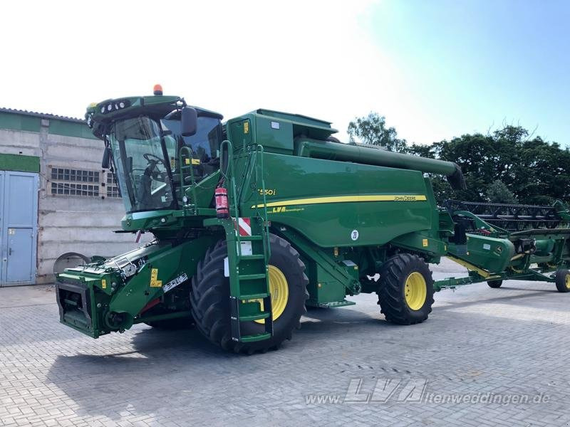John Deere T550 - Combine harvester: picture 1 John Deere T550 - Combine harvester: picture 1
