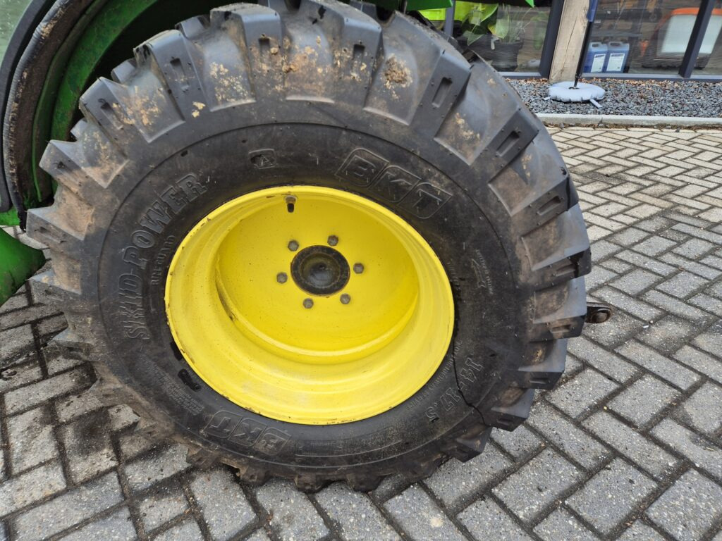 JOHN DEERE 2520 - Mini tractor: picture 5 JOHN DEERE 2520 - Mini tractor: picture 5