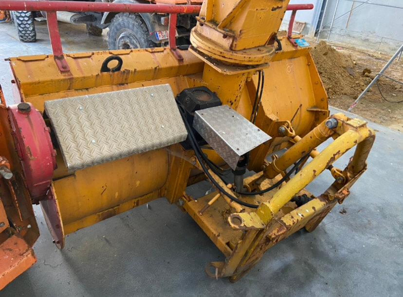 Unimog Schneefräse Overaasen T-70B - Snow plough: picture 4 Unimog Schneefräse Overaasen T-70B - Snow plough: picture 4