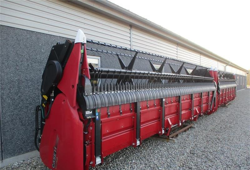 Combine harvester Case IH 3020 30fod 9m TERRAFLEX: picture 1