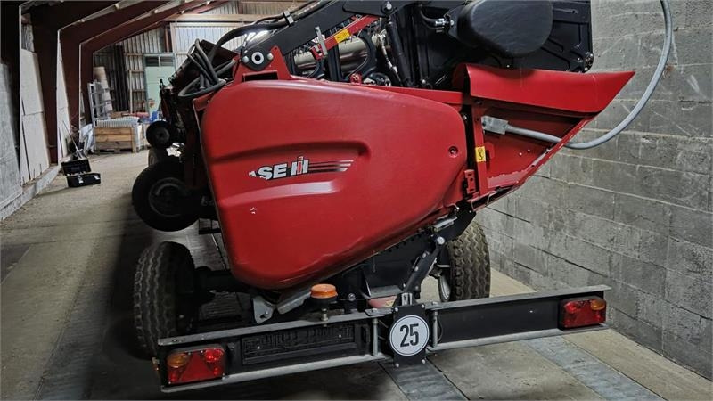 Case IH 8250 Axial-Flow med 35fod Varicut skærebord. Dansk - Combine harvester: picture 5 Case IH 8250 Axial-Flow med 35fod Varicut skærebord. Dansk - Combine harvester: picture 5