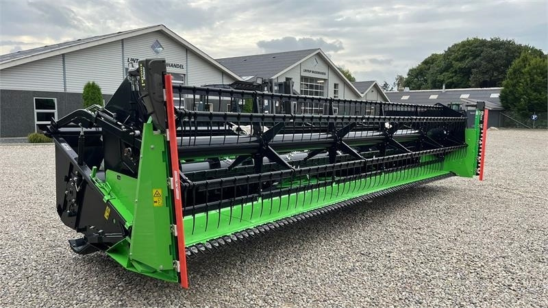 Combine harvester Deutz-fahr 7206 With 24feed - 7.2m header. New and unused Com: picture 23