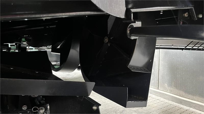 Combine harvester Deutz-fahr 7206 With 24feed - 7.2m header. New and unused Com: picture 20