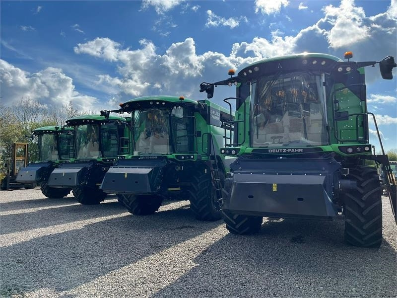 Deutz-fahr C7206 With 24feed - 7.2m header. New and unused Co - Combine harvester: picture 4 Deutz-fahr C7206 With 24feed - 7.2m header. New and unused Co - Combine harvester: picture 4