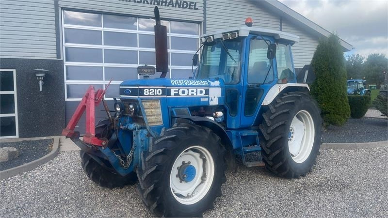 Ford 8210 Force II Med frontlift - Farm tractor: picture 2 Ford 8210 Force II Med frontlift - Farm tractor: picture 2