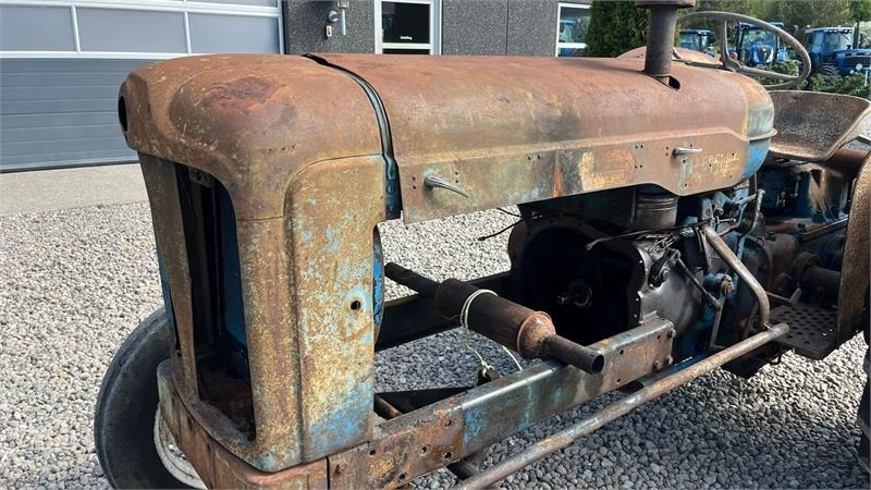 Fordson Major Motoren mangler, men mange god dele. - Farm tractor: picture 4 Fordson Major Motoren mangler, men mange god dele. - Farm tractor: picture 4