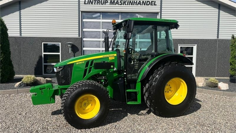 John Deere 5090 M Med græsdæk - Farm tractor: picture 1 John Deere 5090 M Med græsdæk - Farm tractor: picture 1