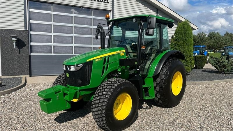 John Deere 5090 M Med græsdæk - Farm tractor: picture 2 John Deere 5090 M Med græsdæk - Farm tractor: picture 2