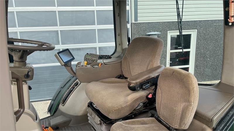 John Deere 8260R - Farm tractor: picture 5 John Deere 8260R - Farm tractor: picture 5