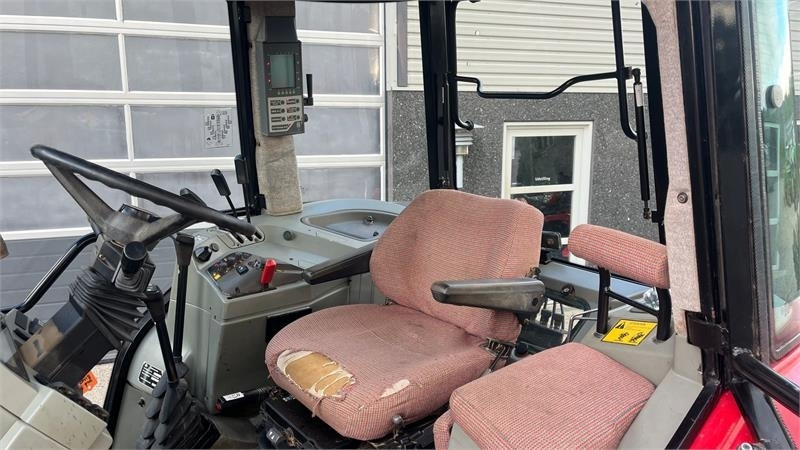 Massey Ferguson 8140 Dyna Shift - Farm tractor: picture 5 Massey Ferguson 8140 Dyna Shift - Farm tractor: picture 5