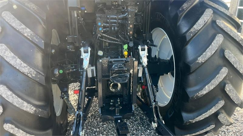 New Holland T6.165 AutoCommannd med frontlift - Farm tractor: picture 5 New Holland T6.165 AutoCommannd med frontlift - Farm tractor: picture 5