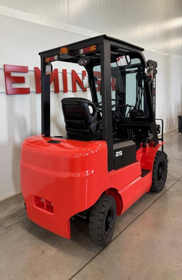 EP 11013 - EFL252 - Electric forklift: picture 4 EP 11013 - EFL252 - Electric forklift: picture 4