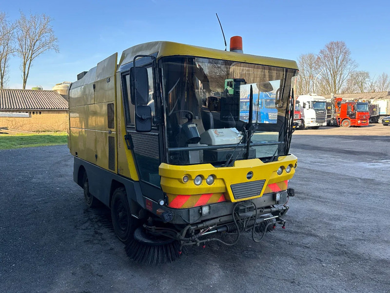 Road sweeper Ravo 530 VEEGMACHINE/SWEEPER!!: picture 6 Road sweeper Ravo 530 VEEGMACHINE/SWEEPER!!: picture 6
