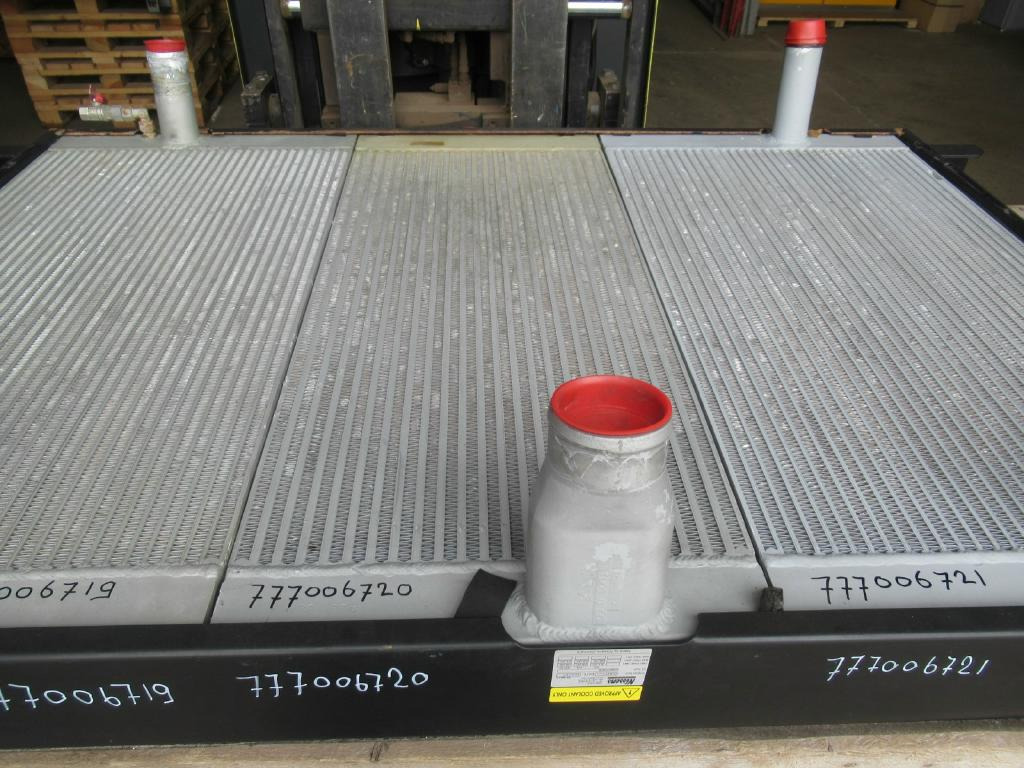 Bomag BC572RB - - Intercooler for Construction machinery: picture 1 Bomag BC572RB - - Intercooler for Construction machinery: picture 1