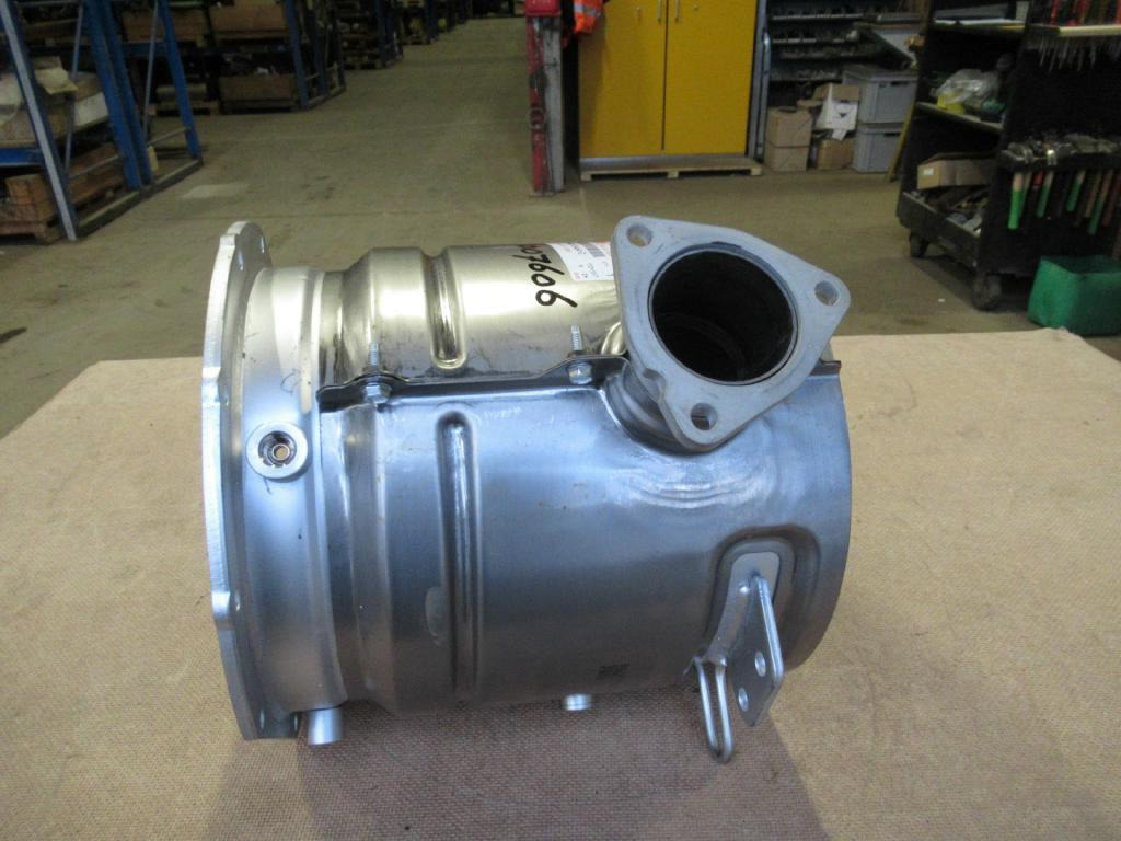 CNH 84389504 - - Muffler/ Exhaust system for Construction machinery: picture 3 CNH 84389504 - - Muffler/ Exhaust system for Construction machinery: picture 3