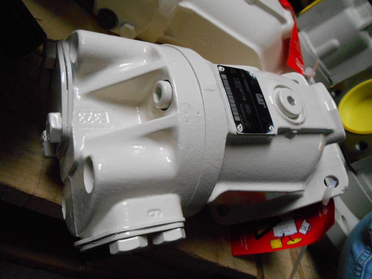 Caterpillar 1552951 - 5338219 - Hydraulic motor for Agricultural machinery: picture 2 Caterpillar 1552951 - 5338219 - Hydraulic motor for Agricultural machinery: picture 2